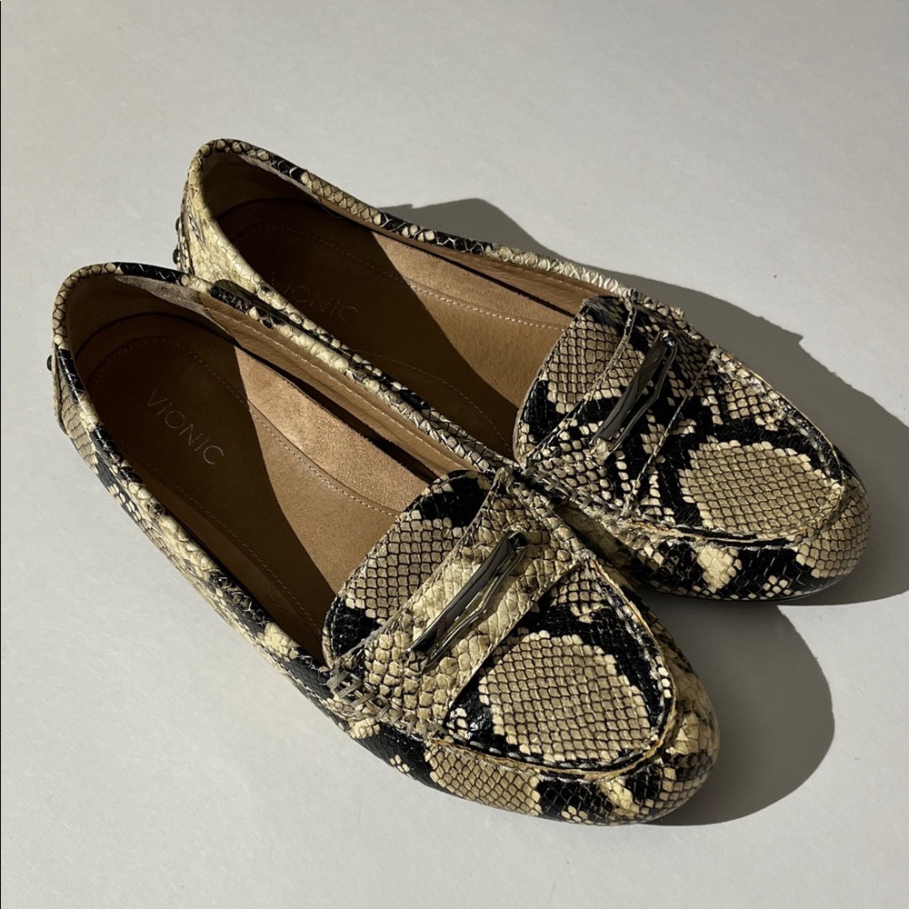 Vionic Animal Snake Skin Print Loafers Flats Shoes sz 8.5 Leather Slip On Ashby